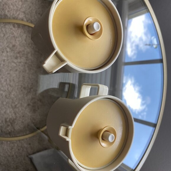 Vintage Tupperware Sugar and Creamer set in Almond and Gold - Picture 2 of 15